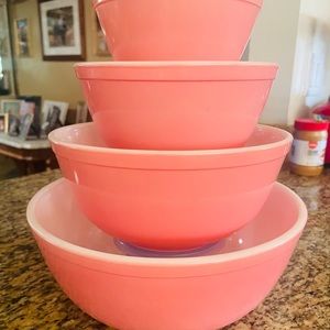 Vintage Pink Pyrex Nesting Bowls